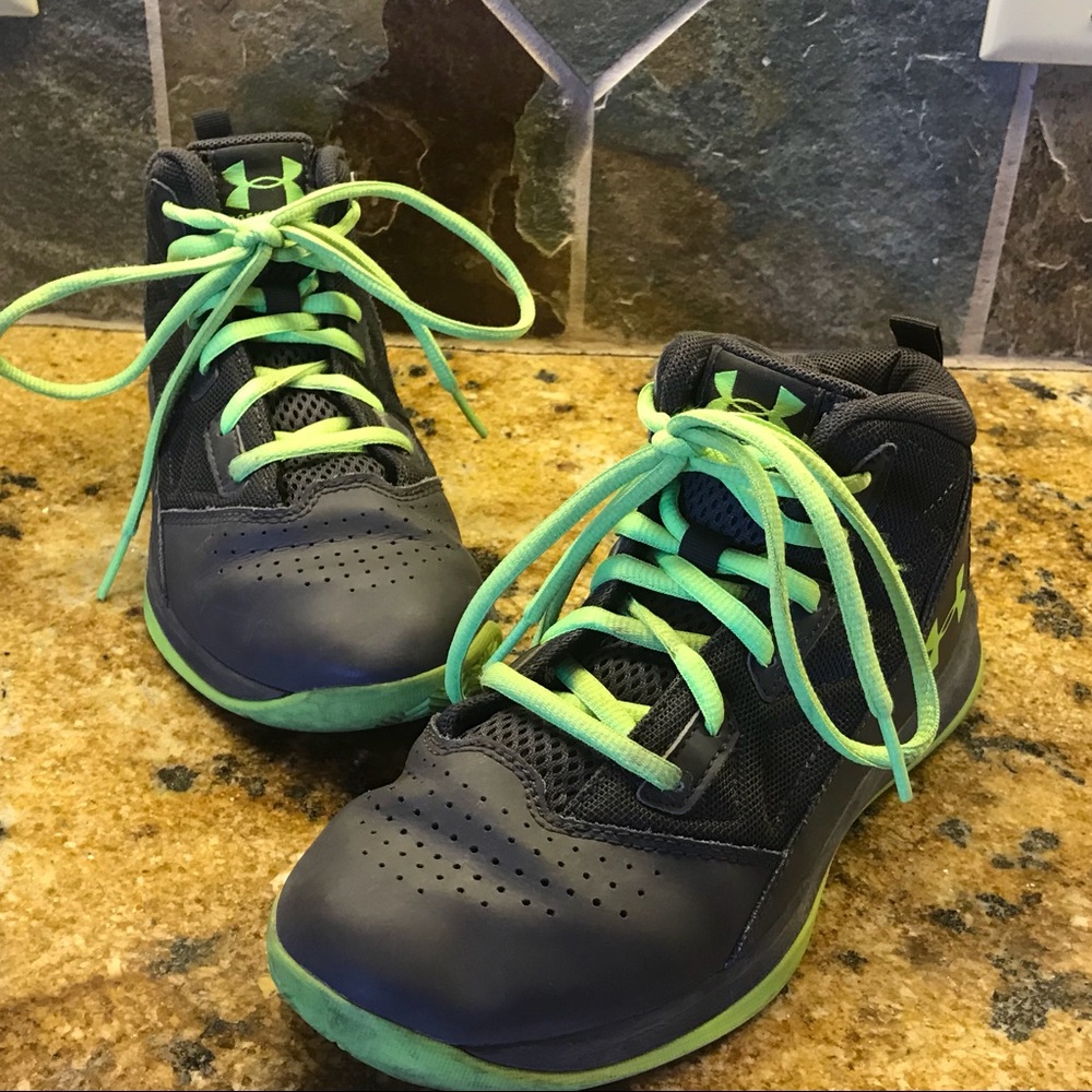 Boys Under Armour Hightops  Sz 2